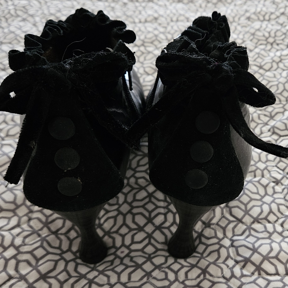 Kenzie, black patent leather bootie. Size 8.5 M - Picture 6 of 6